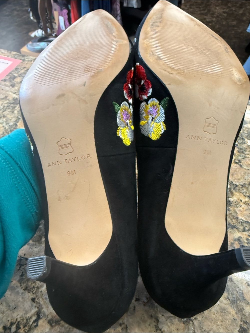 Ann Taylor Floral Embroidered Suede Pointed Toe Heels Pumps Black Size 9 - Picture 4 of 7